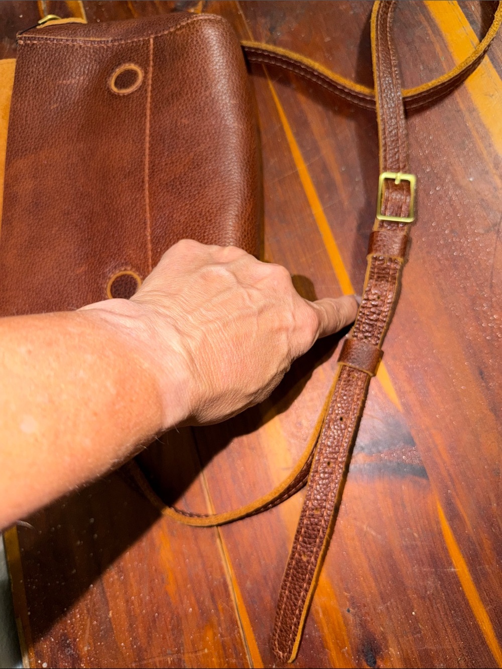 Portland Leather Metro Medium Crossbody Bag Nutmeg - Picture 8 of 11